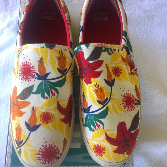 Toms Shoes - Tom’s TVRL LITE slips in size 8